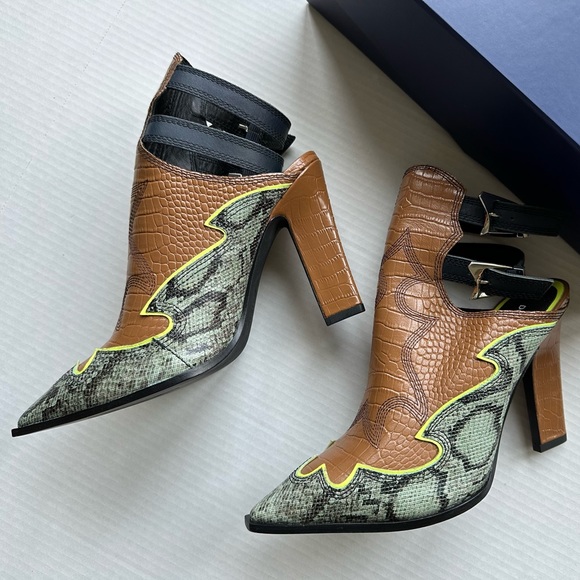 Donald J Pliner Giorgi Western Buckle Booties Snake Python Print Leather 10 NEW - Picture 3 of 11